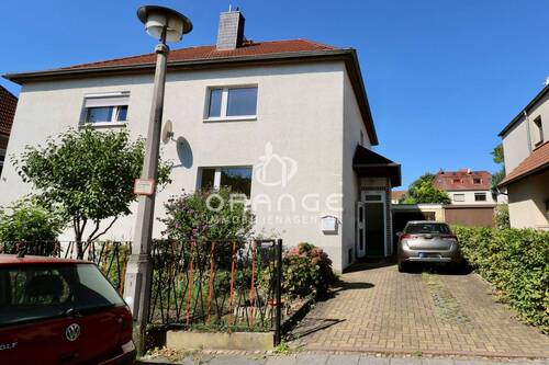 Straßenansicht - 5 Zimmer Doppelhaushälfte zum Kaufen in Leipzig / Großzschocher