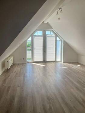 Wohnbereich - 1 Zimmer Etagenwohnung zum Kaufen in Langquaid