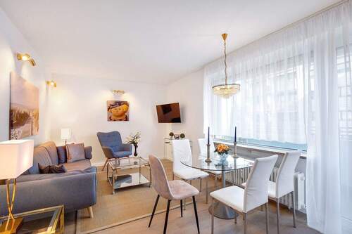 helles Wohnzimmer.jpg - 1 Zimmer Etagenwohnung in München