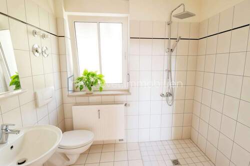 Bad-Möbelvorschlag - 3 Zimmer Etagenwohnung zum Kaufen in Neutraubling