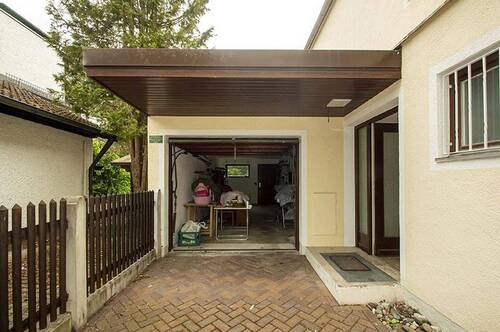 Garage und Stellplatz - 
