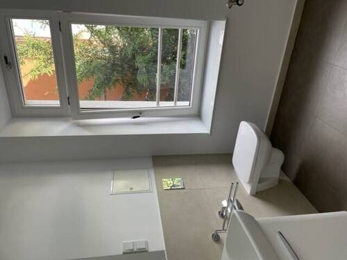  Gäste WC mit Fenster - 