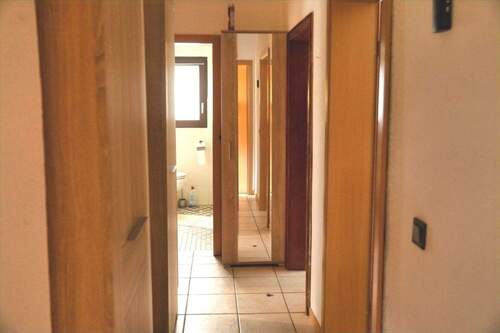 Flur - Einfamilienhaus mit 117,80 m&sup2; in Wilnsdorf zum Kaufen