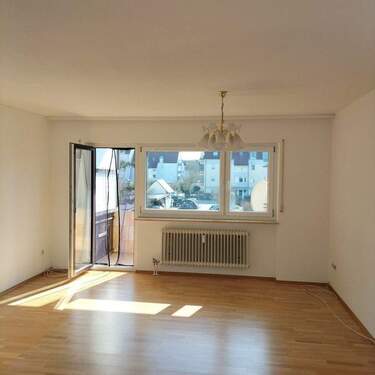 Wohnzimmer - Helle 3-Zimmer-Eigentumswohnung mit Balkon und Garage