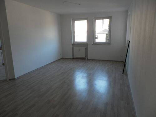 Wohnzimmer Ansicht II - 3 Zimmer Etagenwohnung in Neukirchen/Erzgebirge