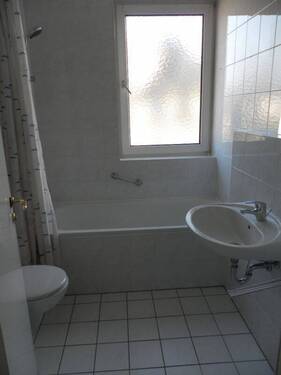 Tageslichtbad mit Wanne - 