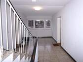 Gepflegtes helles Treppenhaus - 