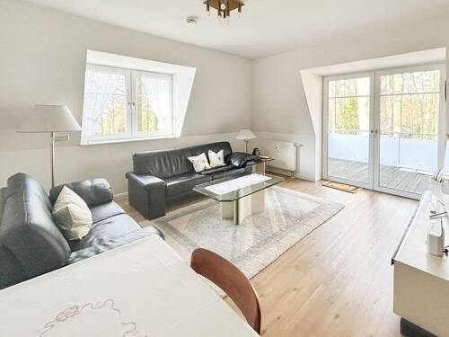 Wohnbereich - NEUWERTIGE 3-ZIMMER-DG-WOHNUNG MIT BALKON ZUR MIETE