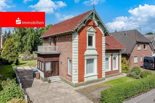 Vorderansicht - Stark sanierungsbedürftiges Zweifamilienhaus mit großzügigem Grundstück!