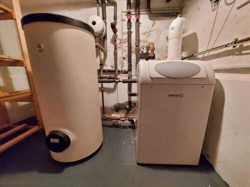 Gasheizung mit Warmwasserspeicher - 