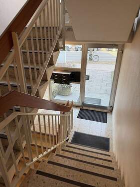 Treppenhaus - 2 Zimmer Etagenwohnung zur Miete in Hamburg