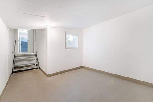 Großer uneinsehbarer Keller - 