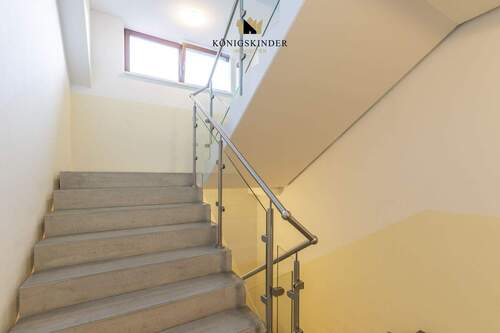 Treppenhaus - Etagenwohnung mit 66,50 m&sup2; in Illingen zum Kaufen
