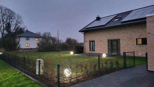 Terrasse mit Außenbeleuchtung - 6 Zimmer Einfamilienhaus in Dobin am See / OT Liessow