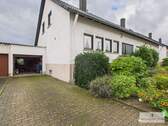 Giebelansicht mit Garage - Einfamilienhaus mit 105,00 m&sup2; in Saarlouis / Neuforweiler zum Kaufen
