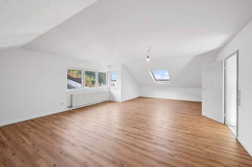 Großzügiges Bühnenzimmer - 