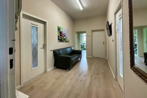 Flur zu den Personalräumen - 