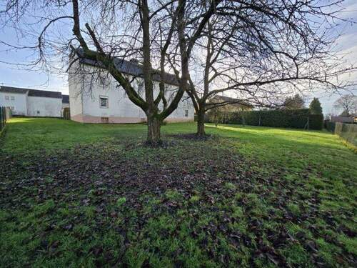 Rückansicht mit Garten - 