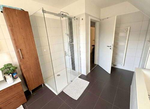 Dachgeschoss Badezimmer - 