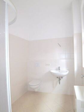 Bad mit Dusche - 