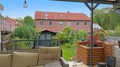 Terrasse mit Blick in den Garten - 