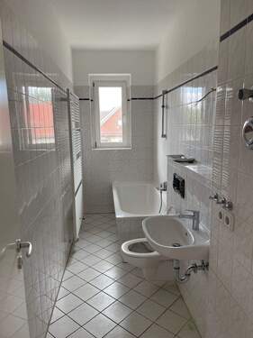 Badezimmer mit Wanne.jpeg - 