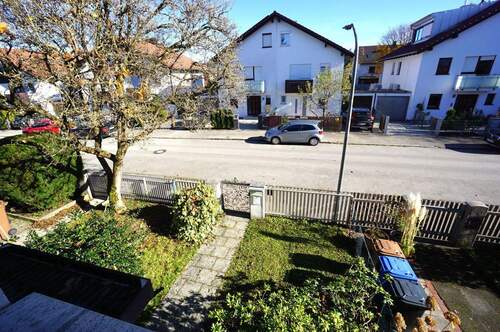 Blick zur Straßensteite aus dem OG - 