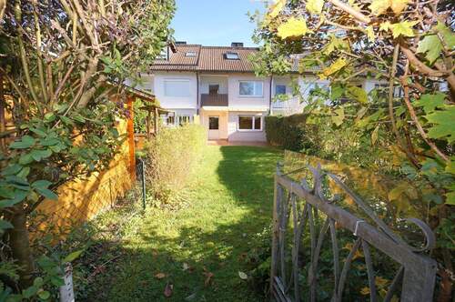 Rückfassade, Garten - Reihenmittelhaus mit 102,00 m&sup2; in München zum Kaufen