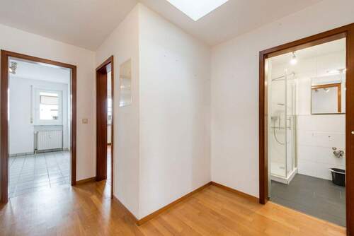 Flur zum Bad & Küche - 