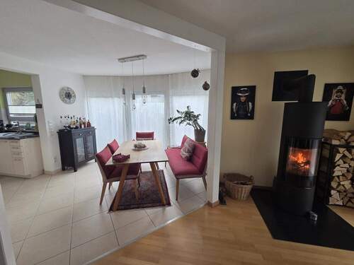 Essbereich / Kaminofen - 4 Zimmer Einfamilienhaus in Gengenbach