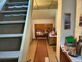 Treppe zum Dachboden und Flur - 