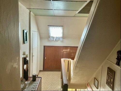 Flur Dachgeschoss mit Zugang zum Boden - 