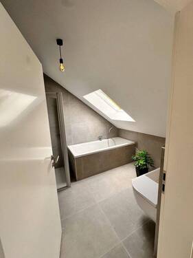 2. Bad im DG mit Dusche - 