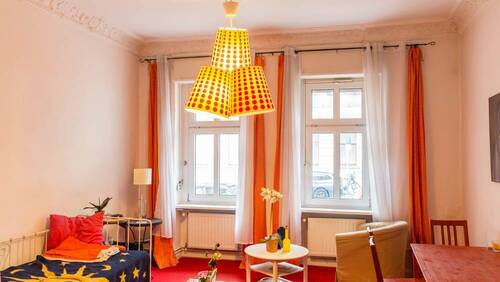 Wohnzimmer (4).jpg - HOMESK - 2-Zimmer-Altbauwohnung im EG im Bergmannkiez