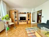 Wohnzimmer.jpeg - 2 Zimmer Etagenwohnung zum Kaufen in Nürnberg
