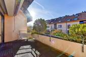 Balkon nach Süden - Etagenwohnung mit 88,40 m&sup2; in Ludwigsburg zur Miete