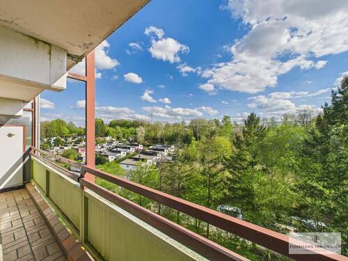 Loggia mit Aussicht - 3 Zimmer Etagenwohnung zum Kaufen in Neunkirchen/Saar