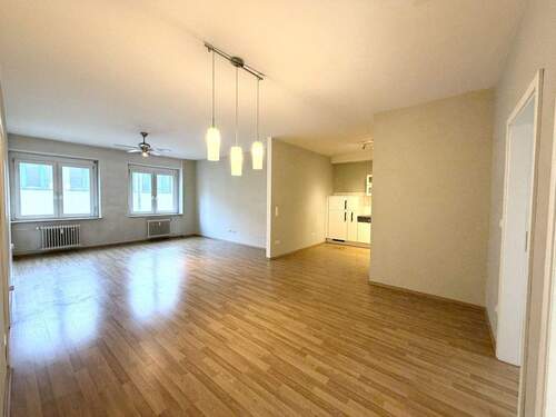 Wohn- und Esszimmer - 3 Zimmer Etagenwohnung zur Miete in Stuttgart / Stuttgart-West