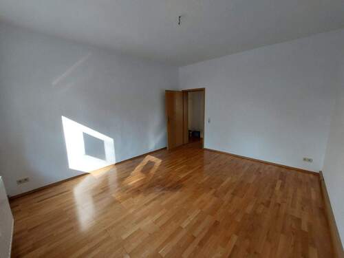 das Wohnzimmer - 2 Zimmer Etagenwohnung in Döbeln