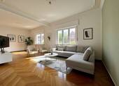 Wohnzimmer EG virtuell möbliert - Zweifamilienhaus mit großem Grundstück und Doppelgarage - Ihr Sanierungsprojekt!
