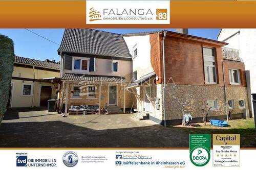 Titelansicht Häuser und Hof mit Scheune - Falanga Immobilien - 2 Häuser und eine entwicklungsfähige Scheune auf gr. Hofgrundstück in Kl-Winternhm.