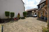Hofbereich - Mehrfamilienhaus, Wohnhaus mit 244,20 m² in Klein-Winternheim zum Kaufen