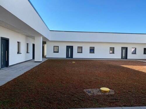 Atrium mit Zugang zu den Wohnungen - Tolle Innenstadtlage: modernes 2-Zimmer-Penthouse mit Dachterrasse und eigenem Eingang