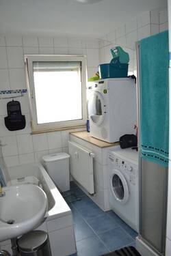 Bad mit Wanne und Dusche - 