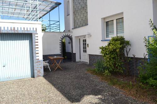 Hof mit Garage - 
