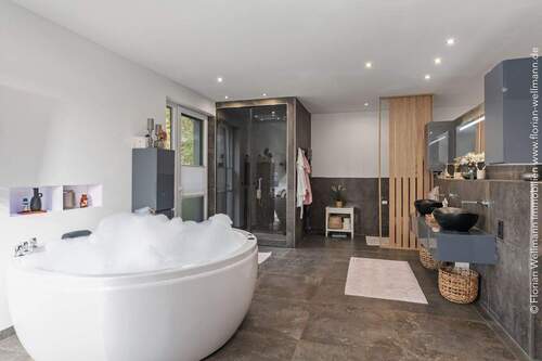 ... mit Whirlpoolfunktion - 