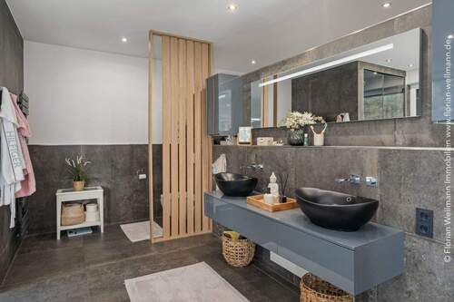 ... und Doppelwaschbecken ... - 