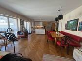 Großer Raum - 4 Zimmer Etagenwohnung in München