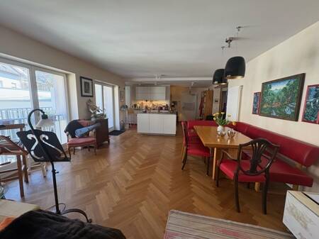 Großer Raum - 4 Zimmer Etagenwohnung in München