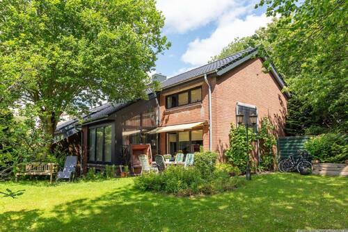 Hausansicht - Ideal für die Familie - 425.000,00&nbsp;EUR Kaufpreis, ca.&nbsp; 123,00&nbsp;m&sup2;&nbsp;Wohnfl&auml;che